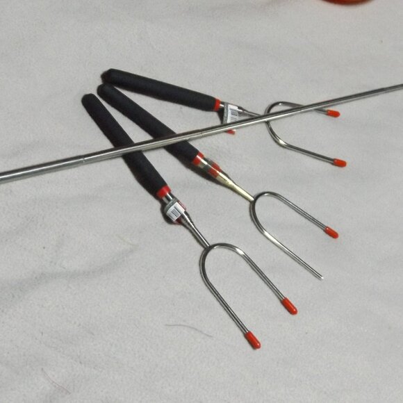 NEW Extendable Grill Fork x4 - Picture 2 of 2